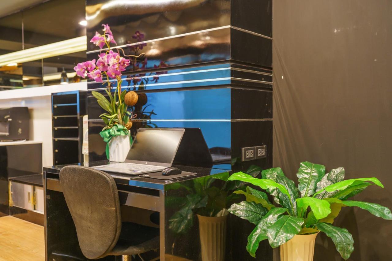 De Lux Bangkok Hotel Extérieur photo