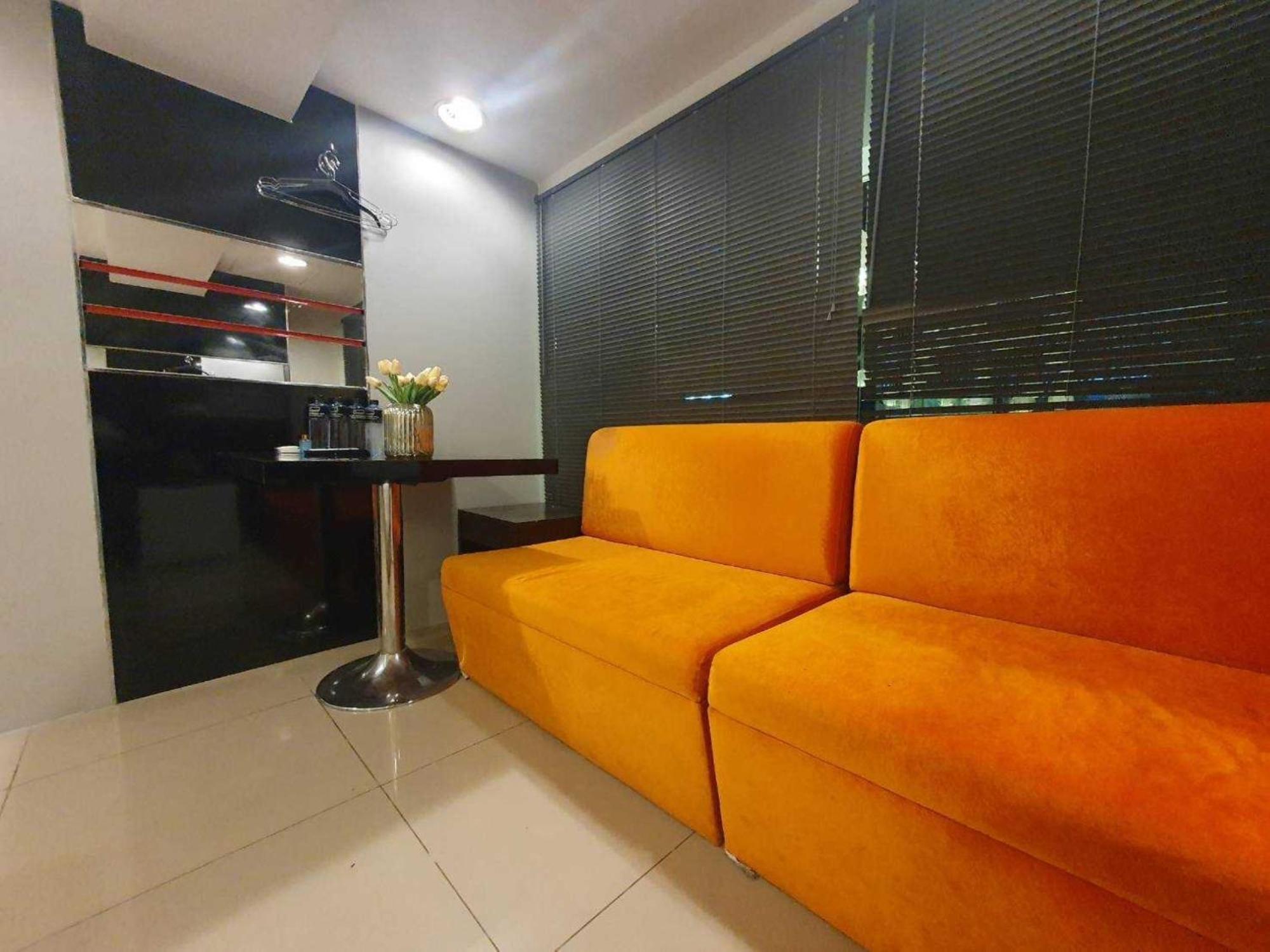 De Lux Bangkok Hotel Extérieur photo