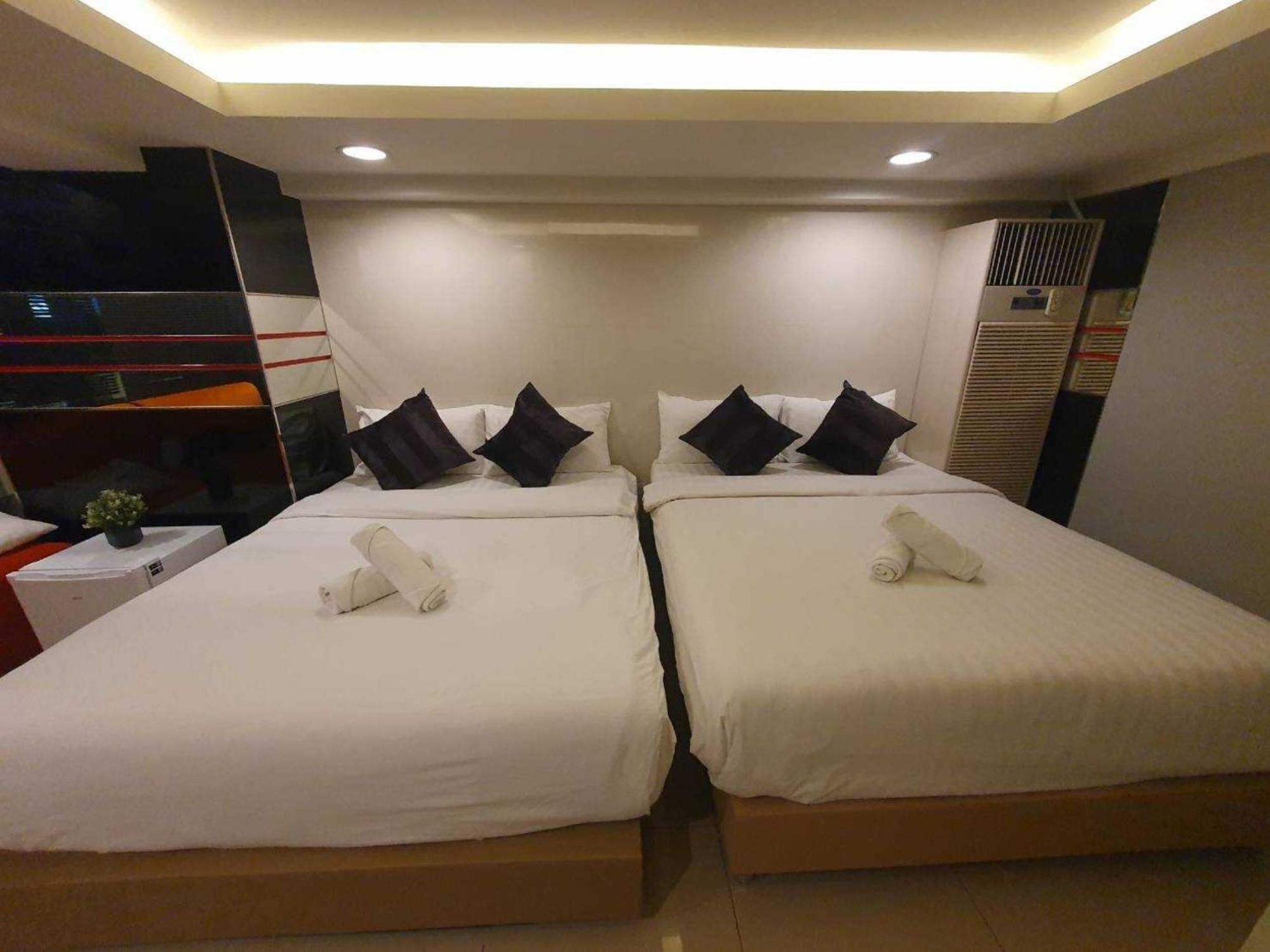 De Lux Bangkok Hotel Extérieur photo