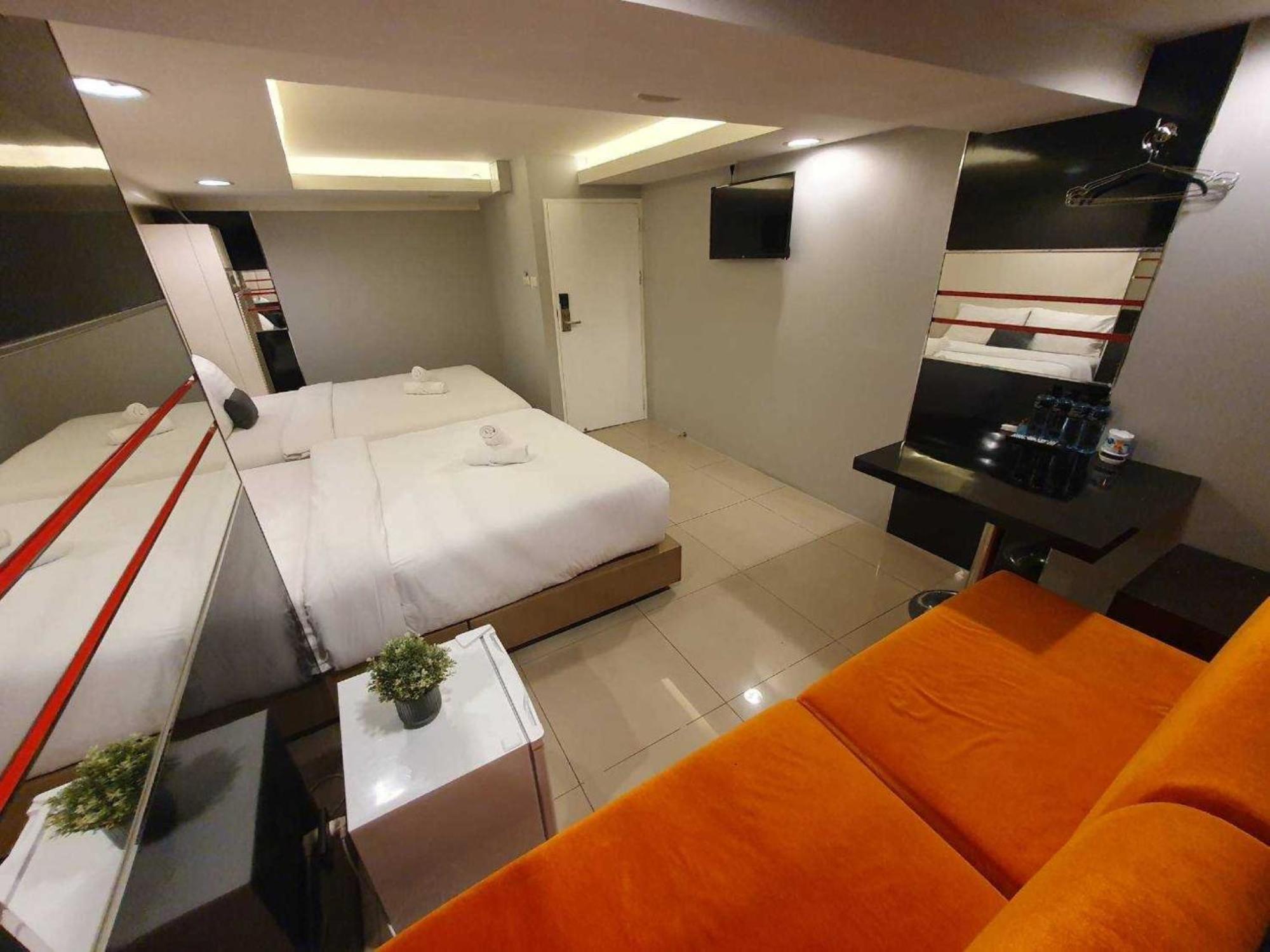 De Lux Bangkok Hotel Extérieur photo